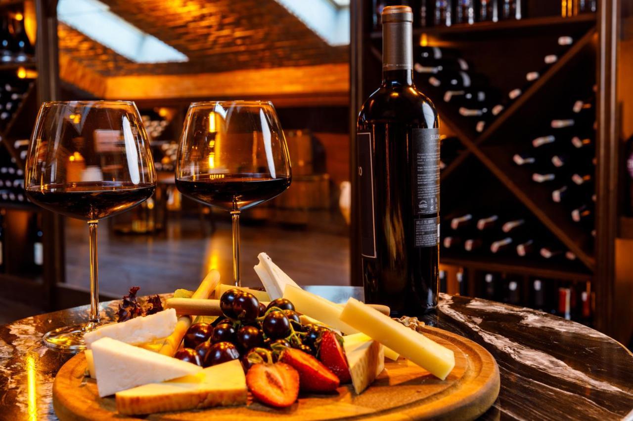 Cronton Design Hotel Istanbul Eksteriør billede Wine and cheese