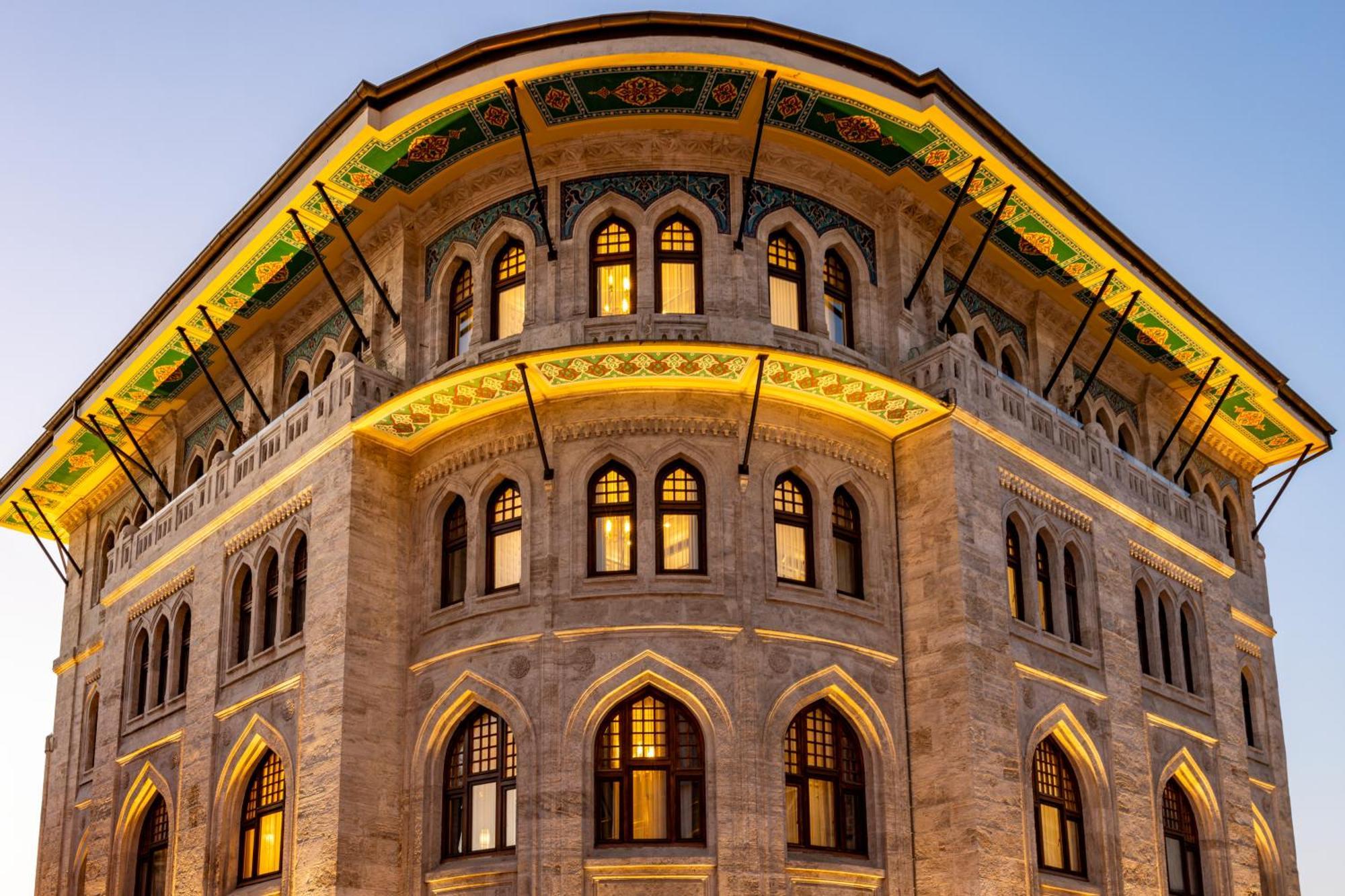 Cronton Design Hotel Istanbul Eksteriør billede The building at night