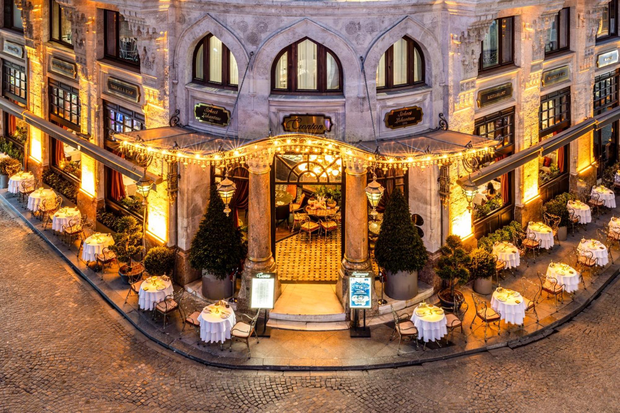 Cronton Design Hotel Istanbul Eksteriør billede The restaurant in 2016